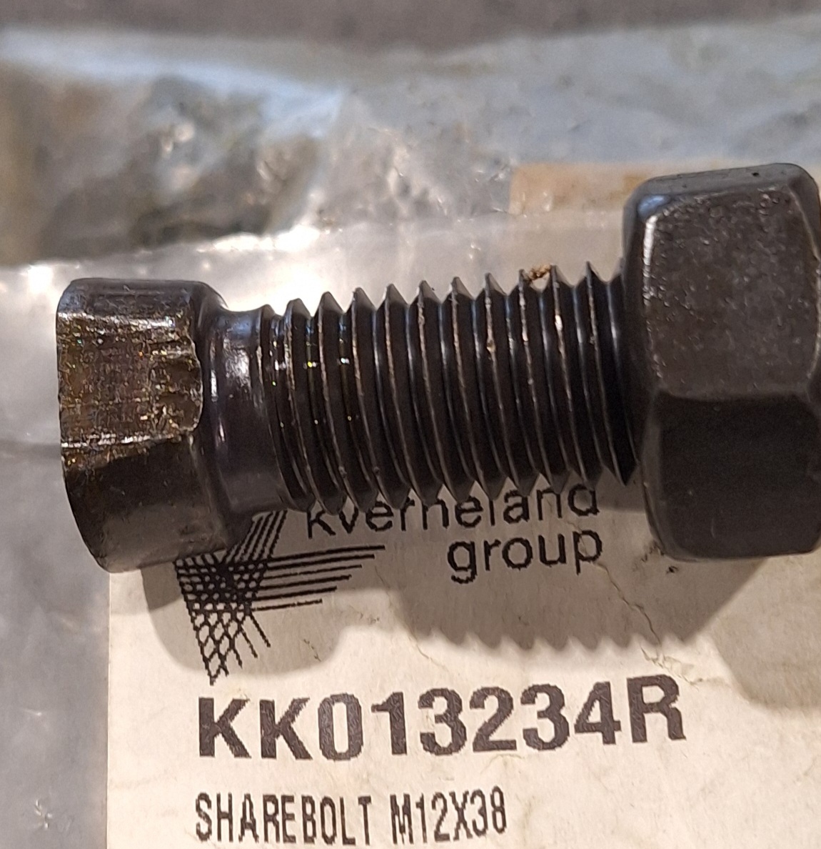 VEITSILEIKKURIN PULTTI M12X38                                                                                              